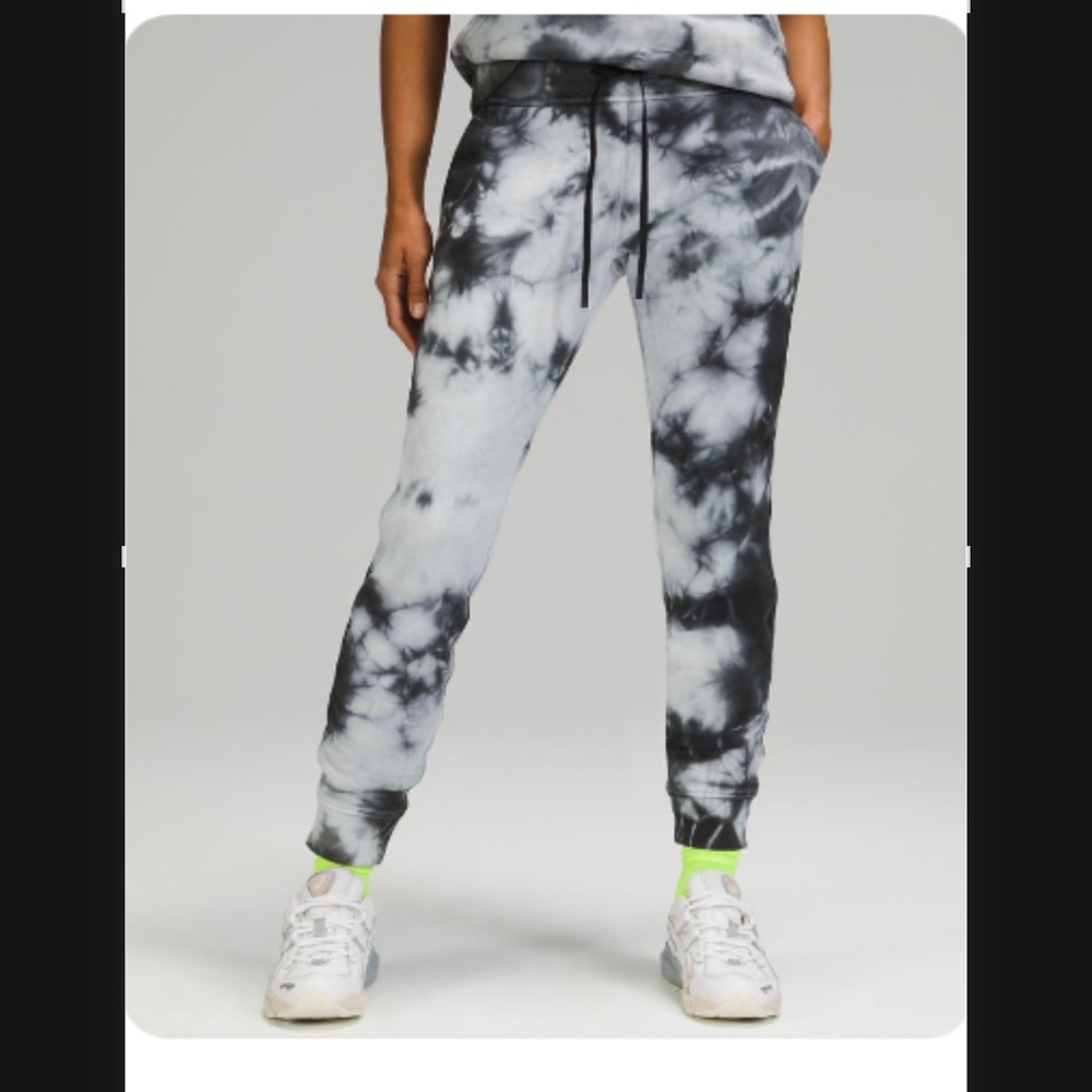 NEW Lululemon warm down jogger size 8 - Christmas Spe Sale